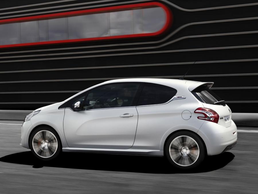  Peugeot 208 GTi 3-Door 2012 года  (фото 3 из 8)